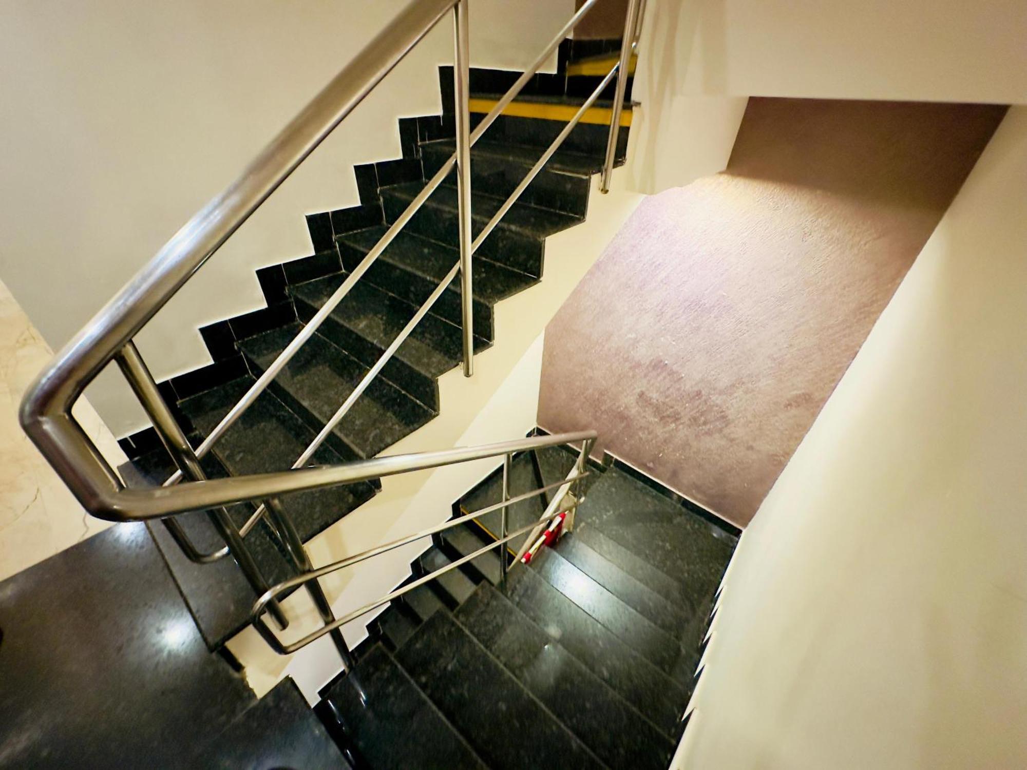 Stay Court - Business Class Hotel - Near Central Railway Station Chennai Bagian luar foto